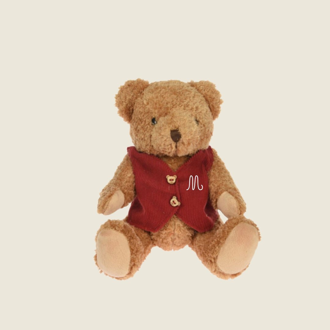 Peluche orsetto Ludo personalizzato con vestito rosso e ricamo a mano iniziale nome bambino.